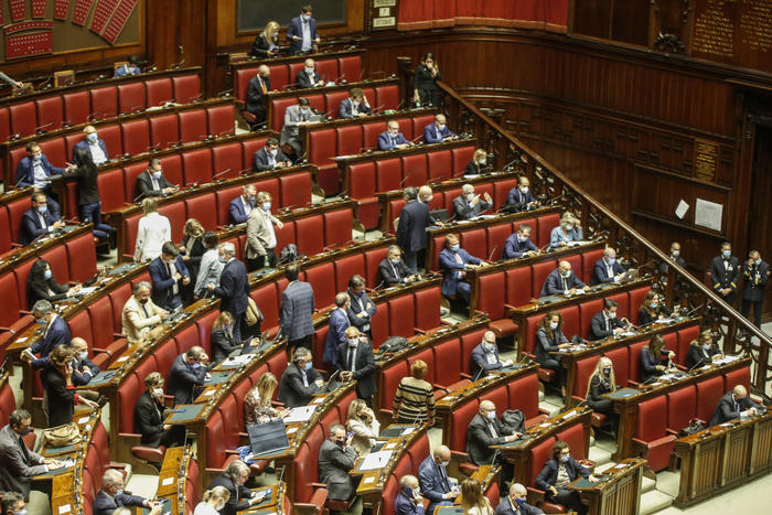 Covid: approvata la risoluzione della maggioranza alla Camera